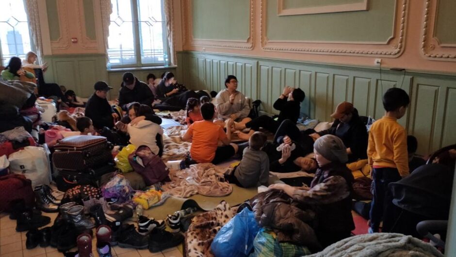 Ουκρανοί πρόσφυγες / Μακριά από τον πόλεμο με τα τρένα