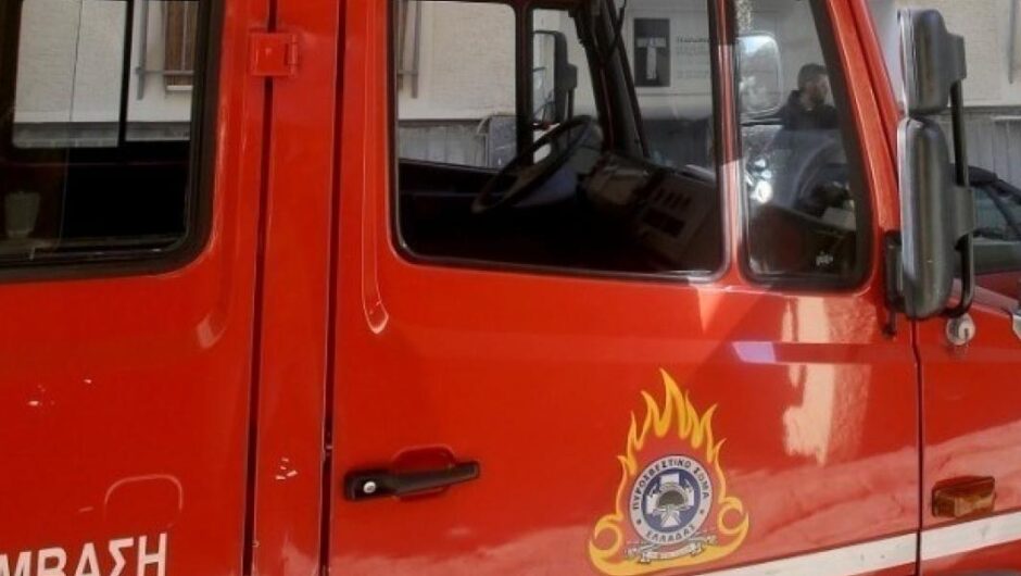 Φιλοθέη / Πυρκαγιά σε γκαράζ οικίας – Κάηκαν τέσσερα οχήματα