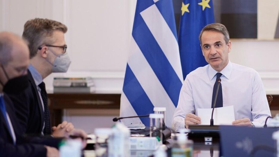 Και στο βάθος Μνημόνιο