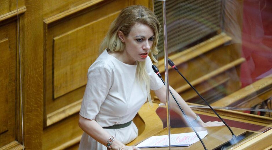 Ανεξαρτητοποιείται με αιχμές η βουλευτής του ΜέΡΑ25 Αγγελική Αδαμοπούλου