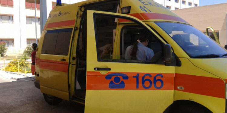 Έπεσε νεκρός μπροστά στη μητέρα του – Ανείπωτη τραγωδία μέσα στο σπίτι της οικογένειας