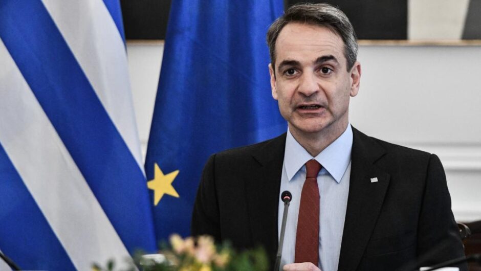 Ο Μητσοτάκης και τα Καλάσνικοφ