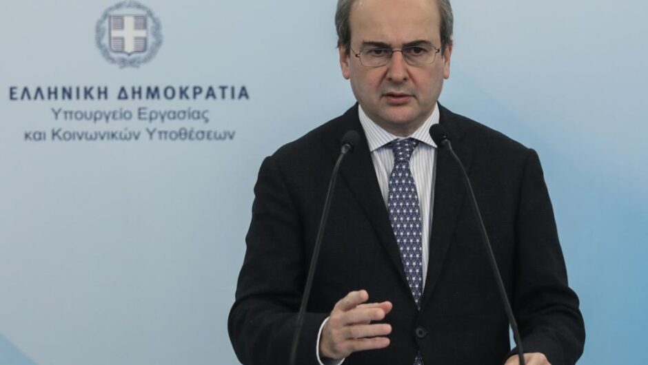 Κωστής Χατζηδάκης / «Τσεκούρι» στη δωρεάν μετακίνηση των ανέργων στα ΜΜΜ