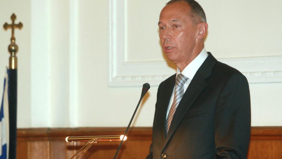 Ρώσος πρέσβης / Η Ελλάδα εκτός από καλάσνικοφ έστειλε και αντιαρματικούς πυραύλους