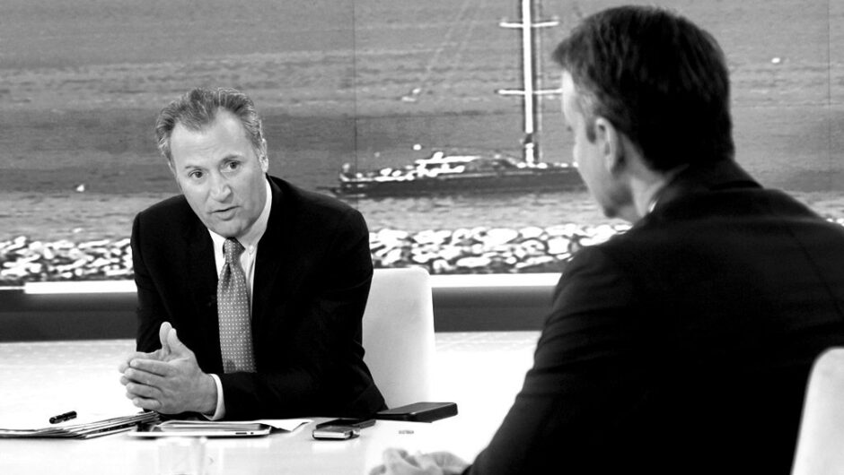 ΣΚΑΪ και Οικονόμου, οι δεξιοί ψάλτες της κυβέρνησης Μητσοτάκη