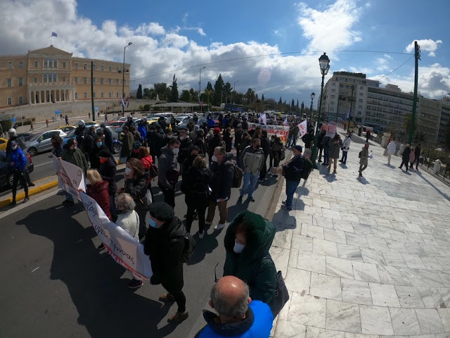 Η πορεία διαμαρτυρίας της ΠΟΕΔΗΝ προς το Μέγαρο Μαξίμου