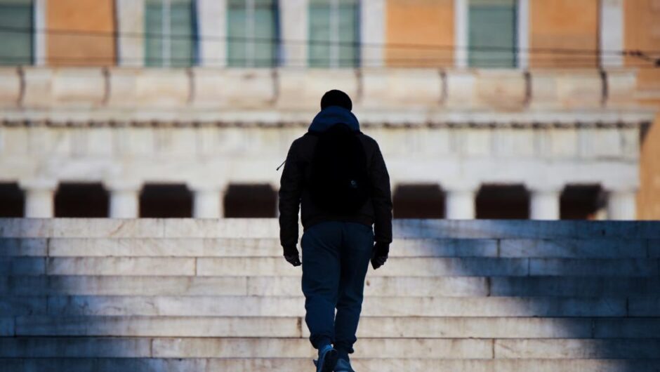 Κορωνοϊός&nbsp;/&nbsp;44 νεκροί, 23.748 νέα κρούσματα και 354 διασωληνωμένοι