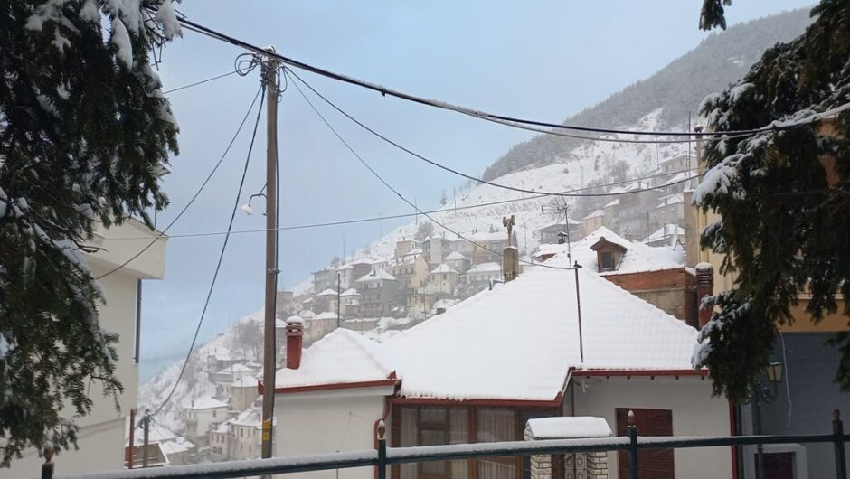 Κλειστά σχολεία σε Καρυά και Λιβάδι Ελασσόνας – Χιόνι στα ορεινά της Π.Ε. (φωτο)