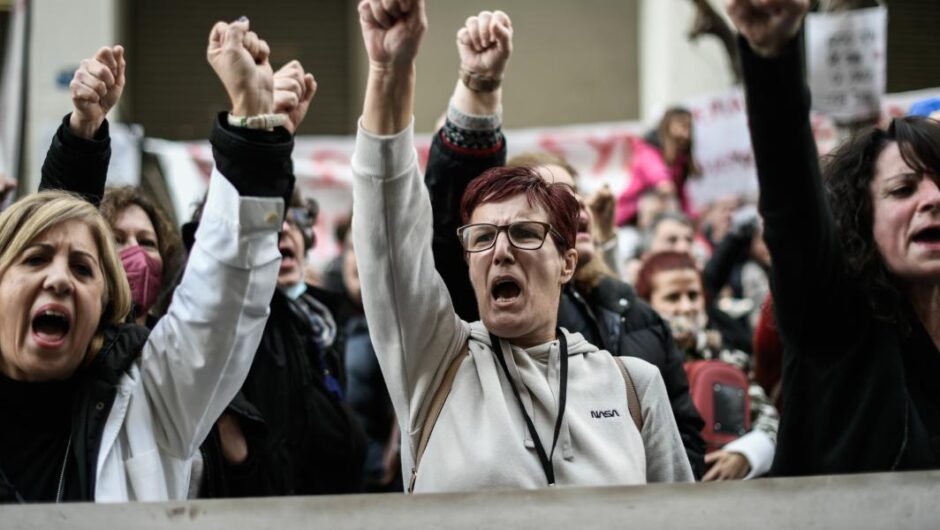 Από το χειροκρότημα στο καταχέριασμα