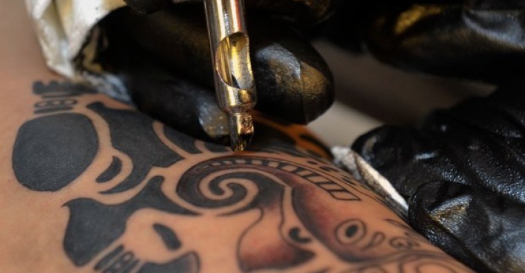 Πώς να προστατεύσεις τα τατουάζ σου από το πέρασμα του χρόνου