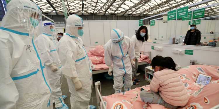 Κορωνοϊός: Χάος και πανικός στη Σαγκάη – Σκοτώνουν κατοικίδια ασθενών με Covid