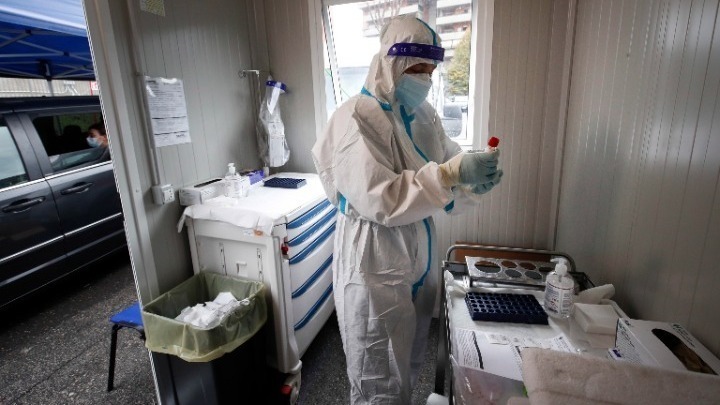 Mετάλλαξη Όμικρον: Αυτά είναι τα συμπτώματα των εμβολιασμένων