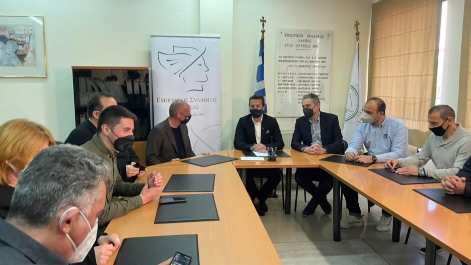 Στον Εμπορικό Σύλλογο Λάρισας ο Γιάνης Βαρουφάκης (φωτ.)