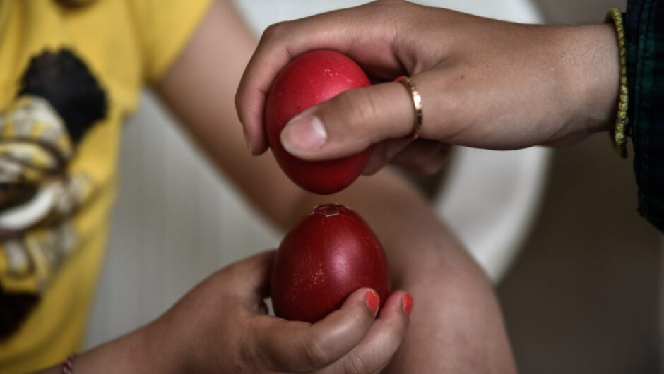 Αυγά πασχαλινά: Πώς καταλαβαίνουμε αν είναι φρέσκα – Κίνδυνοι και θρεπτική αξία