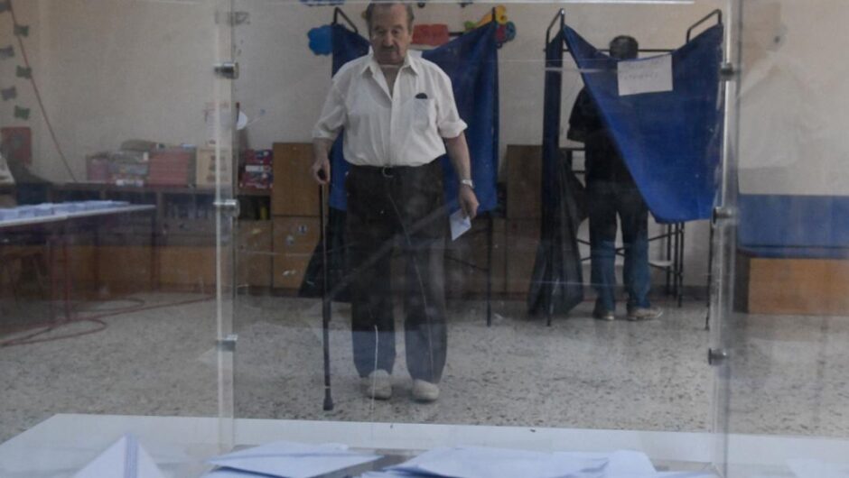 Κόμματα / Σε καλοκαιρινή εκλογική ετοιμότητα