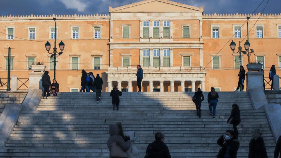 Κορωνοϊός / Ακόμη 58 θάνατοι, πάνω από 10.000 κρούσματα