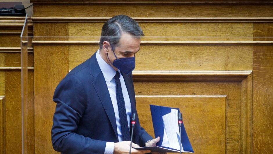 Κυριάκος Μητσοτάκης / Αντιγράφει Μακρόν – Μπάιντεν για να περιορίσει τη φθορά του