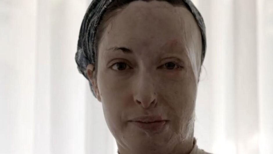 Ιωάννα Παλιοσπύρου / Μια γενναία γυναίκα – Έβγαλε τη μάσκα και άνοιξε την καρδιά της