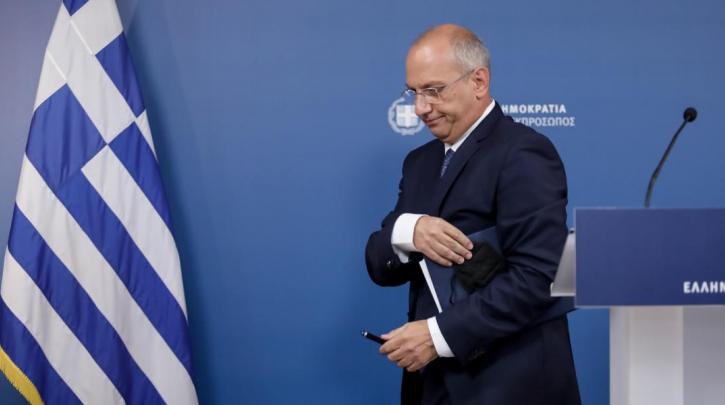 Απόλυτη κάλυψη Μαξίμου στο golden boy της ΔΕΗ για το «ανάκτορο» στην Τζια