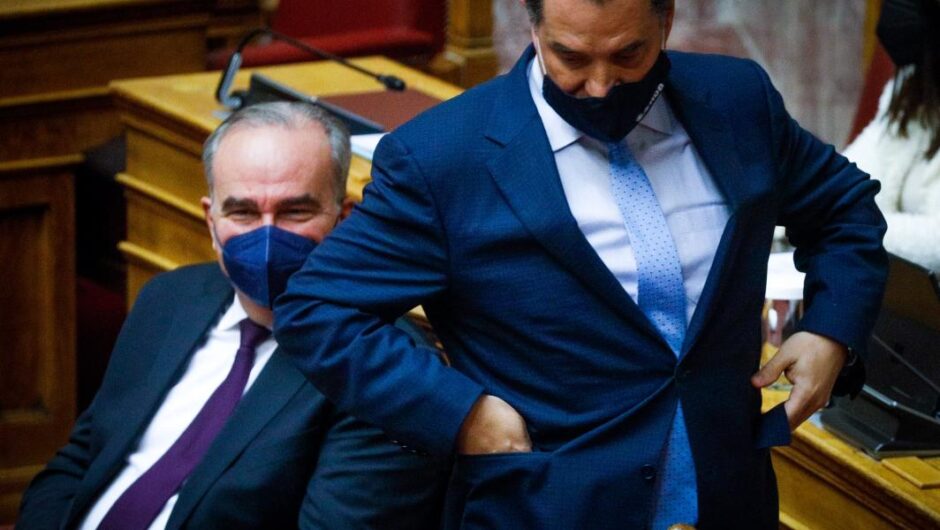 Ακρίβεια / Τρικυμία εν κρανίω – Σε πλήρη σύγχυση η κυβέρνηση για τη μείωση του ΦΠΑ