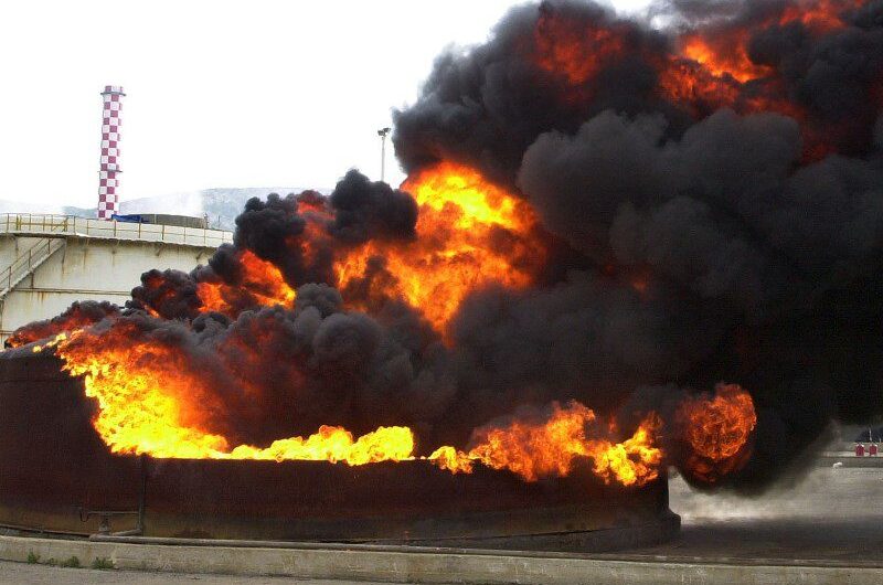 Έκρηξη σε δεξαμενή στα Πετρέλαια Καβάλας
