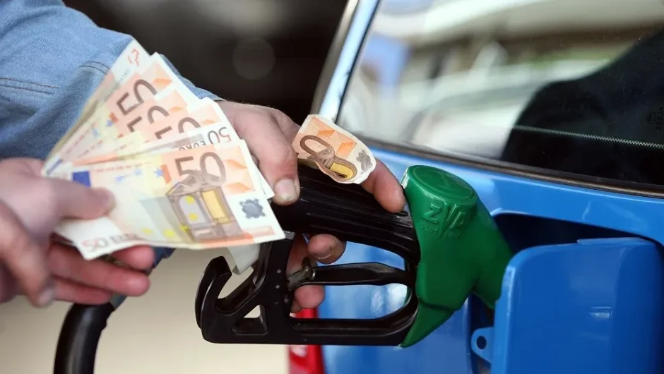 Πως θα μπορούσε να μειωθεί άμεσα η τιμή της βενζίνης;
