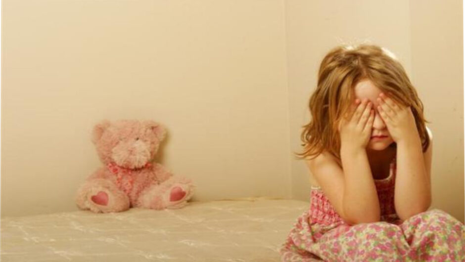 Λάρισα: Μητέρα καταγγέλλει ότι νηπιαγωγοί χτύπησαν την 3χρονη κόρη της