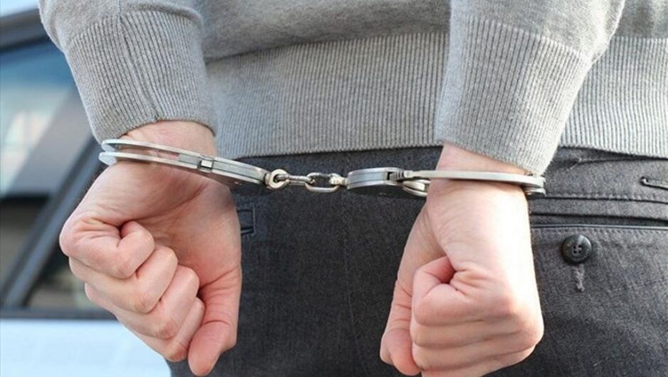 Λάρισα: Χειροπέδες σε φυγόποινο