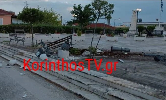 Κορινθία: Οδηγός τα έκανε «γυαλιά- καρφιά» στο προαύλιο εκκλησίας