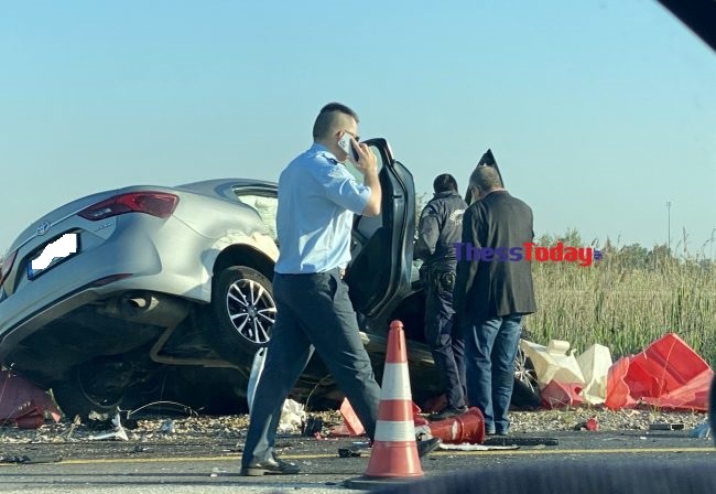 Εικόνες – σοκ μετά από τροχαίο στην Εθνική Οδό Θεσσαλονίκης-Βέροιας (φωτ.)