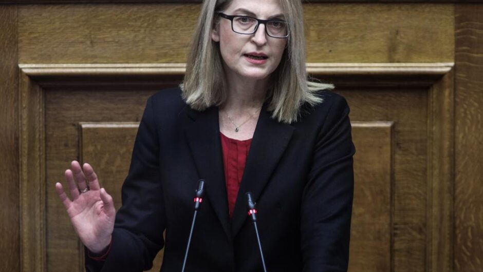 Δώρα Αυγέρη / Ο Β. Οικονόμου έχει ξεπεράσει ακόμα και τους χρυσαυγίτες 