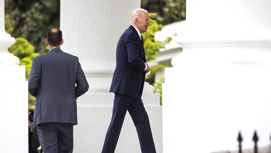 Ευζωνάκια ενόψει Μπάιντεν