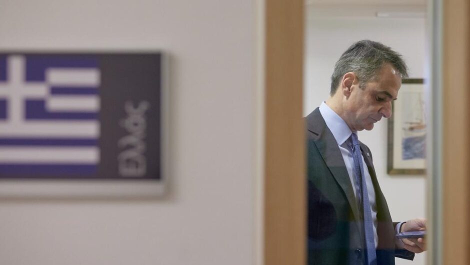 Ελευθερία του Τύπου / Σαν τον Ίκαρο γκρεμίζεται η εικόνα της Ελλάδας του Μητσοτάκη κατά τον Economist