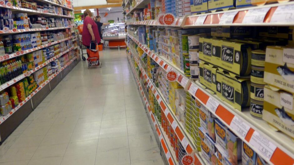 Κομισιόν για ελληνική οικονομία / Ελεύθερη πτώση στην ανάπτυξη – Εκτόξευση πληθωρισμού