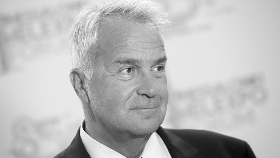 Ο Βορίδης αξιολογεί τους δημοσίους υπαλλήλους σαν να είναι προϊόντα