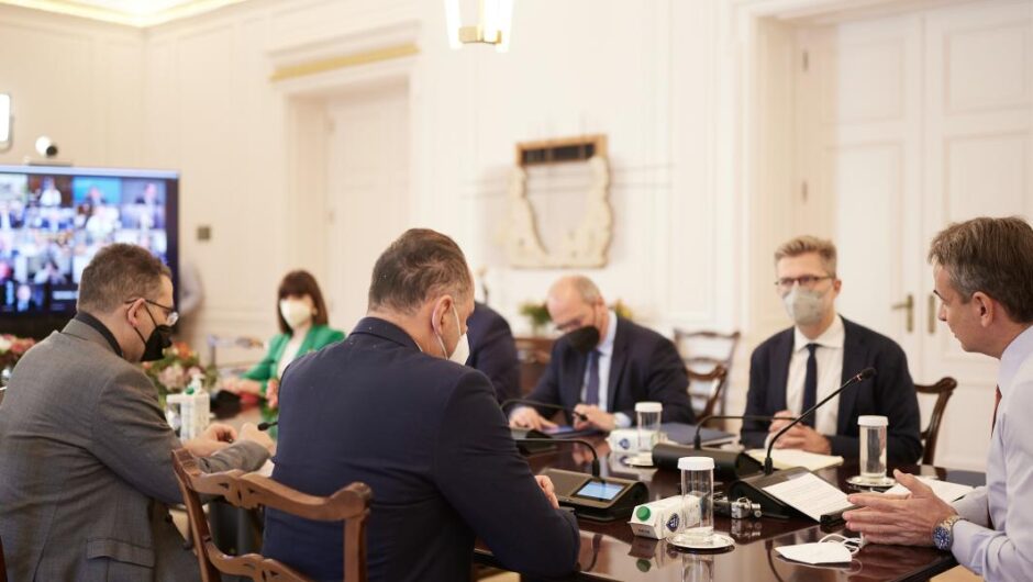 Ο Οκτώβριος είναι πολύ μακριά