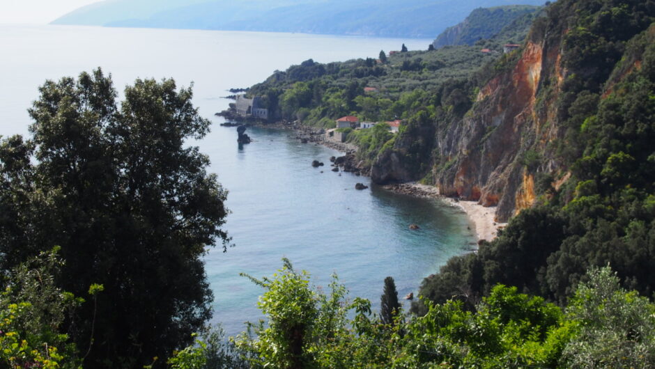 Βήμα – βήμα στις 26 ονειρικές παραλίες του Δήμου Αγιάς