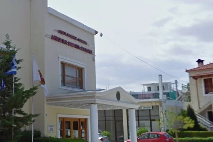 Μάνδρα: Αντιδήμαρχος γρονθοκόπησε γυναίκα συνάδελφο του μέσα στο δημαρχείο και την έστειλε στο νοσοκομείο