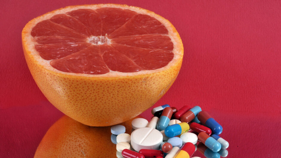 Το φρούτο που επηρεάζει την απορρόφηση 85 φαρμάκων – Οι πιο ευάλωτοι
