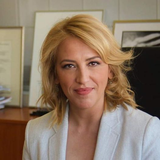 ΟΜΟΦΩΝΑ ΑΘΩΑ η Ρένα Δούρου για τη φονική πλημμύρα στη Μάνδρα.