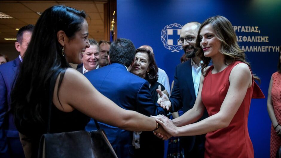 Η Δόμνα Μιχαηλίδου στηρίζει την Έφη Αχτσιόγλου: «Έχω πιο χοντρά μπράτσα»