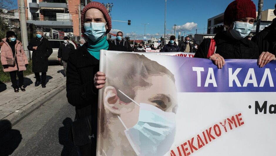 «Θερμή» υποδοχή ετοιμάζουν υγειονομικοί στον Μητσοτάκη στην πύλη του «Λοιμωδών»