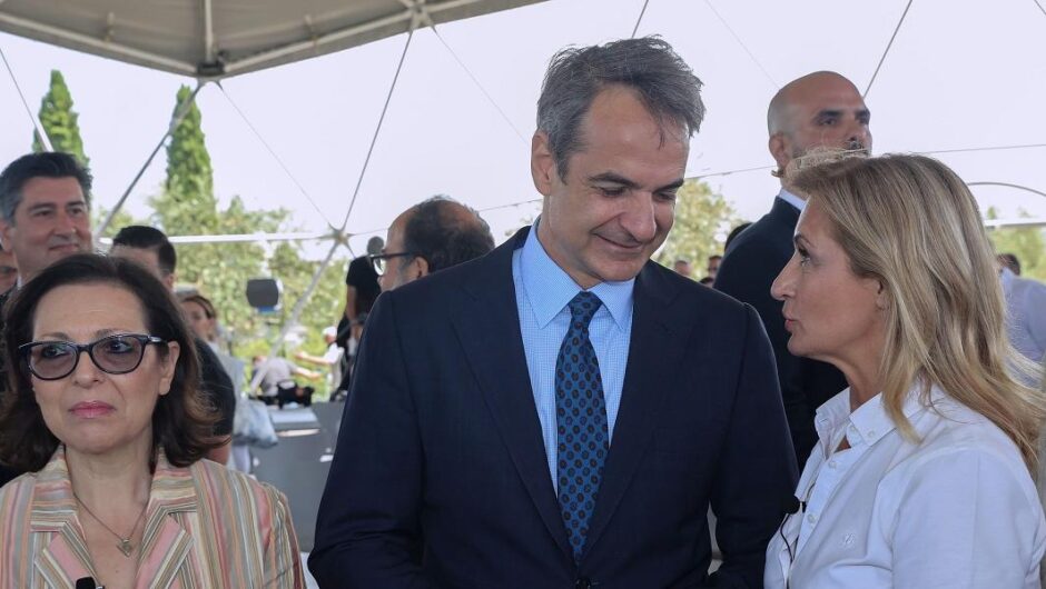 Κυριάκος Μητσοτάκης / Καλπασμός προς εκλογές με εγκαίνια-μαϊμού και ανοίγματα στις γυναίκες