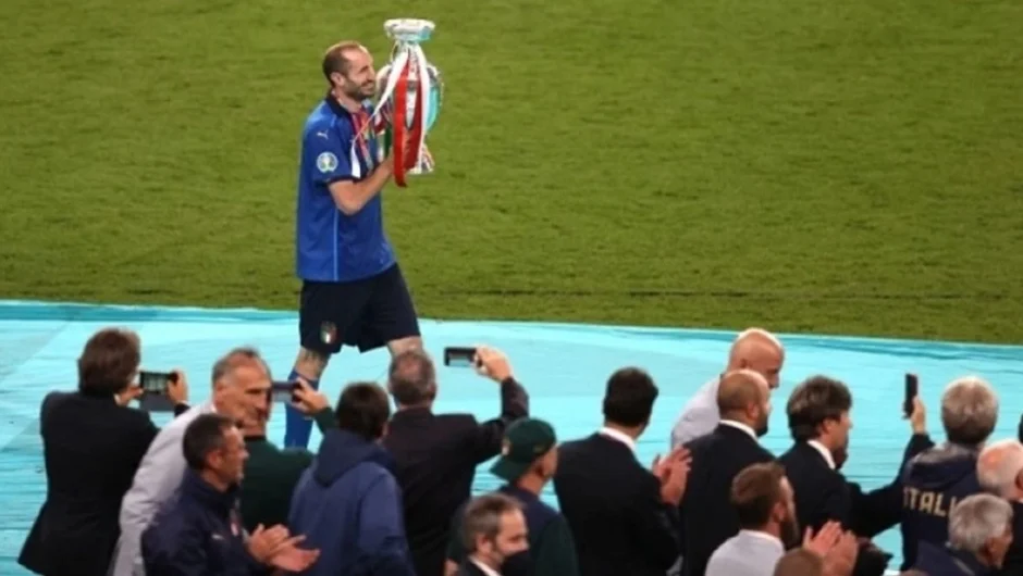 Κιελίνι: «Τον Κριστιάνο ξέρεις να τον σταματήσεις, με τον Μέσι απλά… προσεύχεσαι»