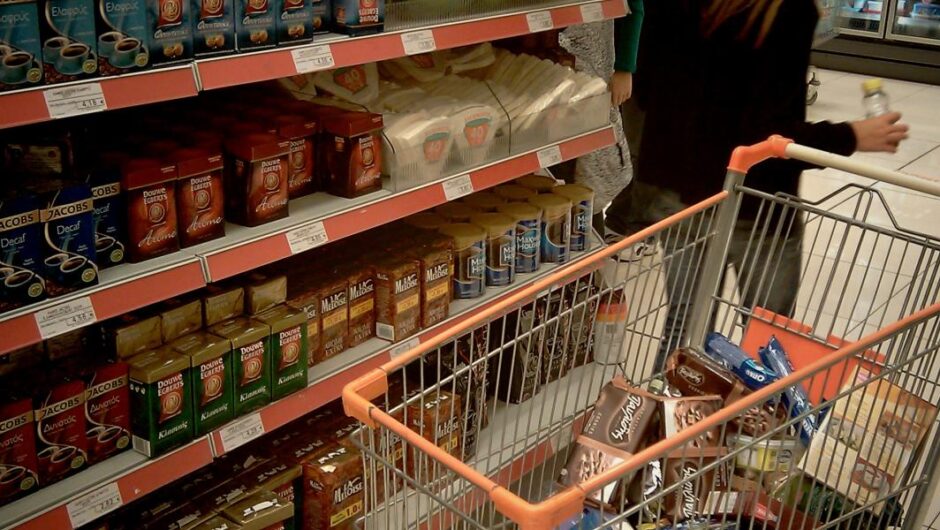 Δημοσκόπηση Prorata / Το 73% «βράζει» με την κυβέρνηση για τον τρόπο αντιμετώπισης της ακρίβειας