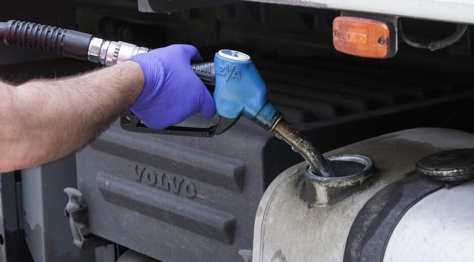 Ξεφεύγουν οι τιμές των καυσίμων, ενώ η κυβέρνηση παίζει καθυστερήσεις