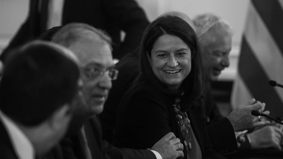 Πόθεν έσχες Κεραμέως: Η εκατομμυριούχος υπουργός Παιδείας με καταθέσεις σε γερμανική τράπεζα και 11 ακίνητα