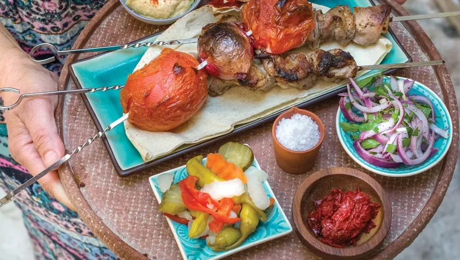 Τι θα φάμε σήμερα; Αρνίσια σουβλάκια στο γκριλ. Το μενού της εβδομάδας (13 έως 19/6)