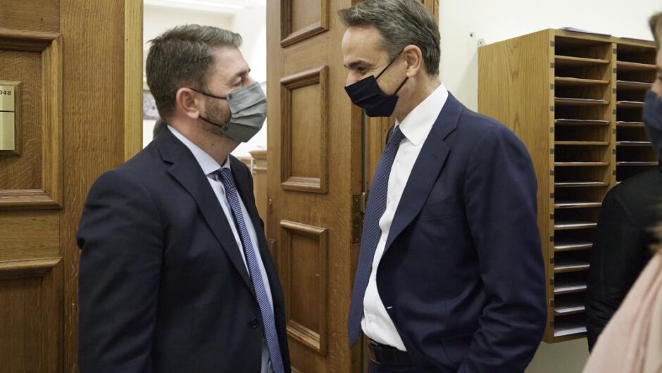 ΑΠΕ / Απίθανη γκάφα – Ο Μητσοτάκης «μοιράζει» τα δελτία του ΠΑΣΟΚ