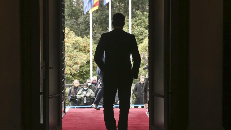 Η δύναμη των «απέξω»